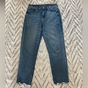 American Eagle Mom Jeans Raw Fray Hem size 8 regular